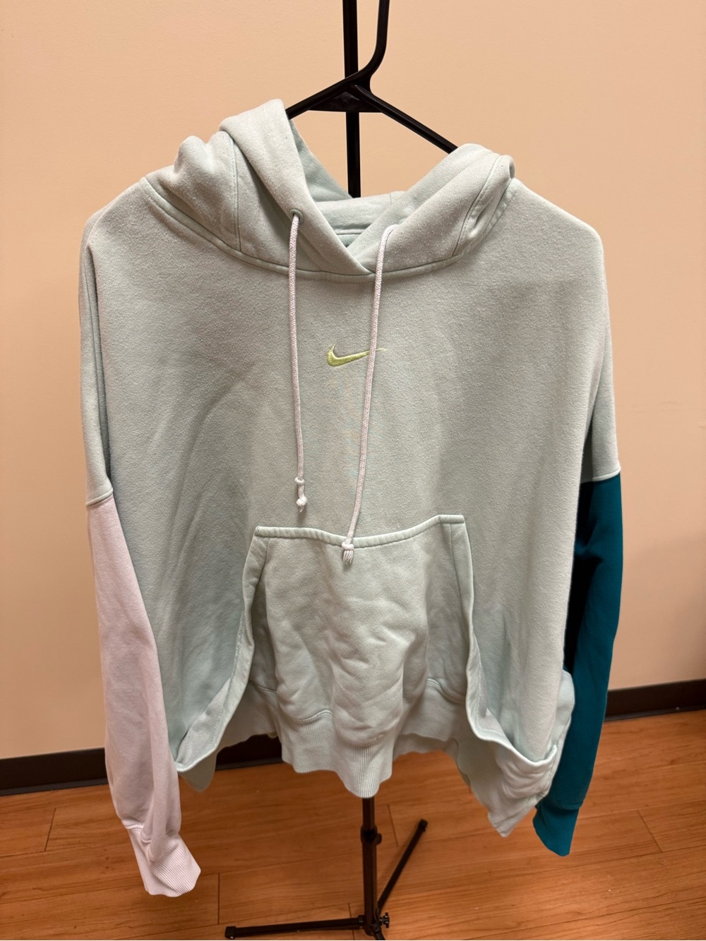 Nike Phoenix Fleece Hoodie with Oversized Pocket and Colorblock Sleeves - XL